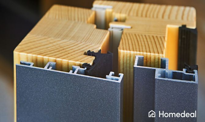 Dettaglio tecnico di infissi in legno-alluminio che mostra la struttura interna in legno lamellare e la copertura esterna in alluminio - Homedeal