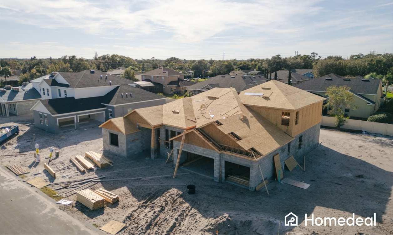 Case nuove in fase di costruzione in un cantiere residenziale - Homedeal